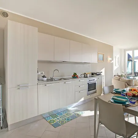 Sogno Sul Lago Lake Front - Happy Rentals